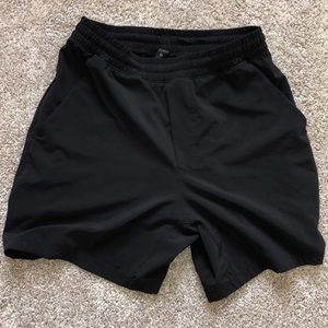 Like New Men’s Lulu Lemon 5” Pacebreaker Shorts